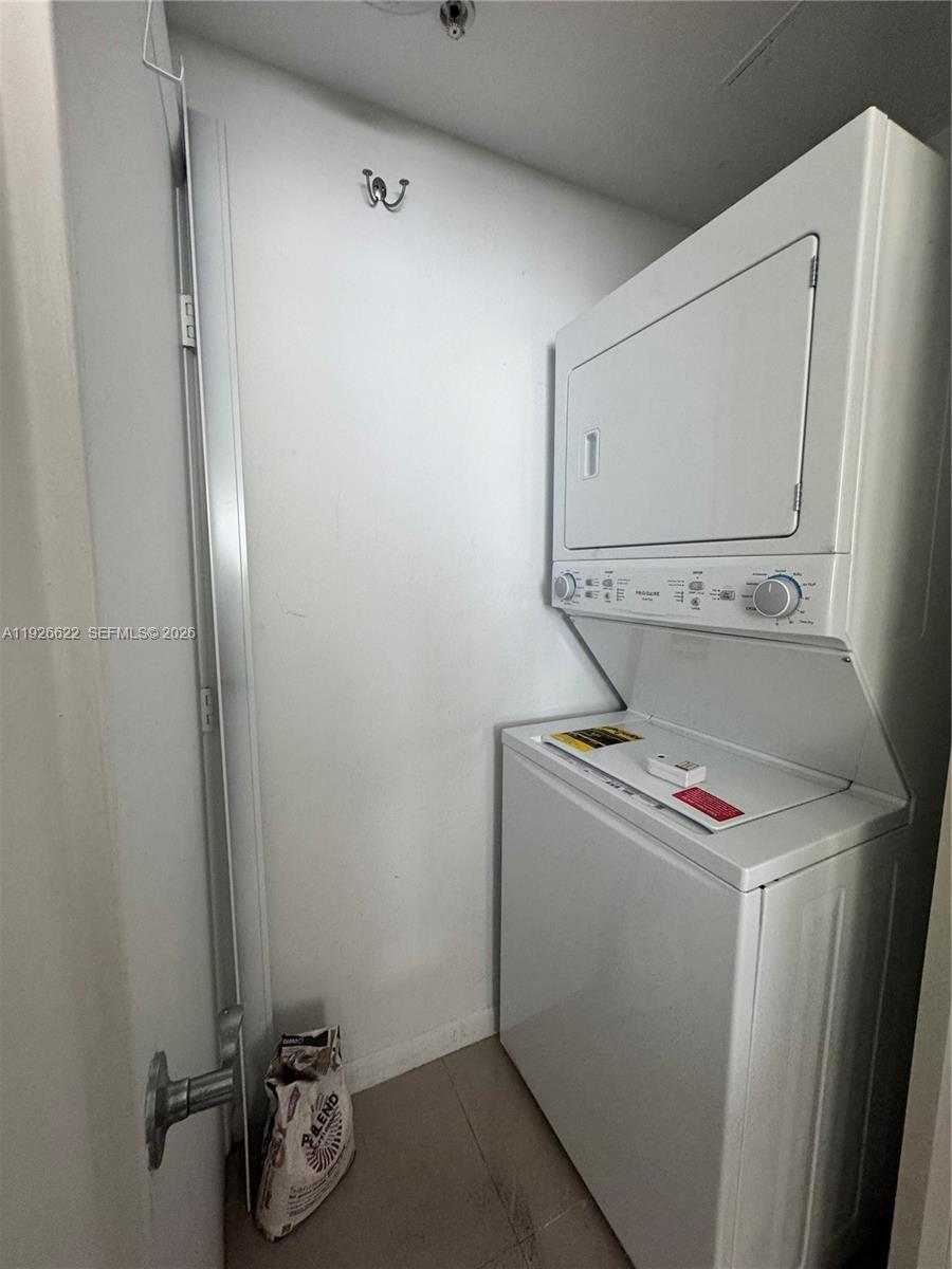 244 Biscayne Blvd #1405, Miami FL 33132