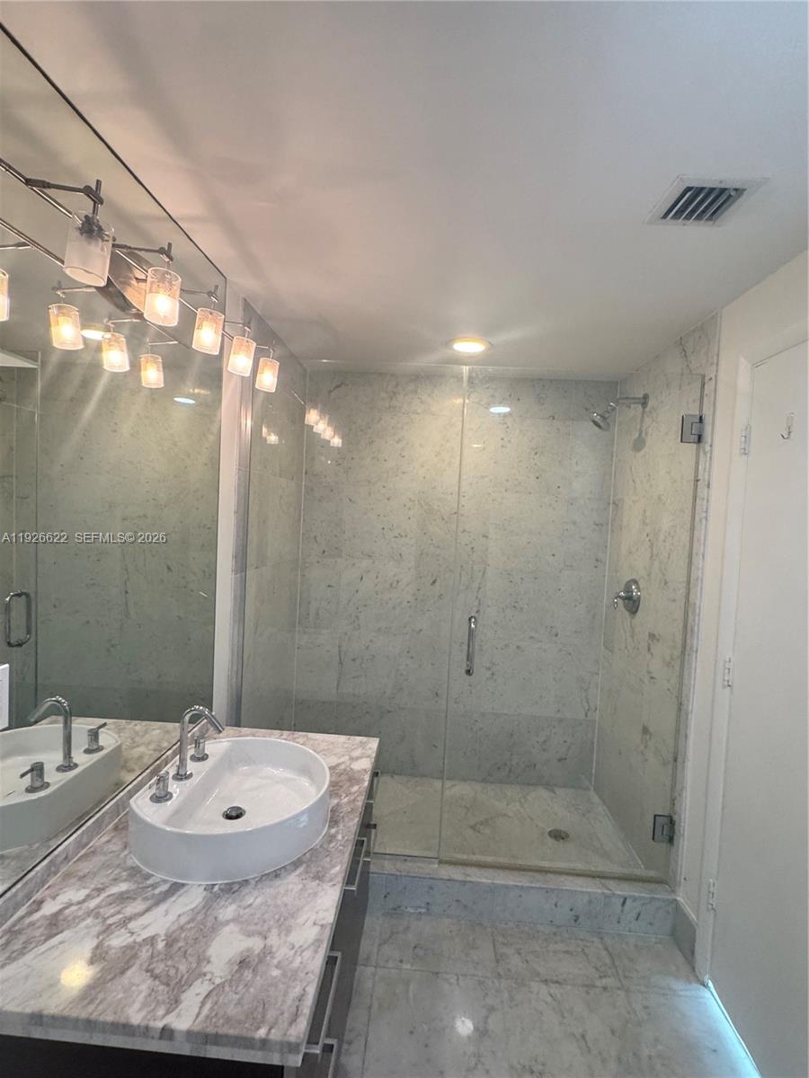 244 Biscayne Blvd #1405, Miami FL 33132