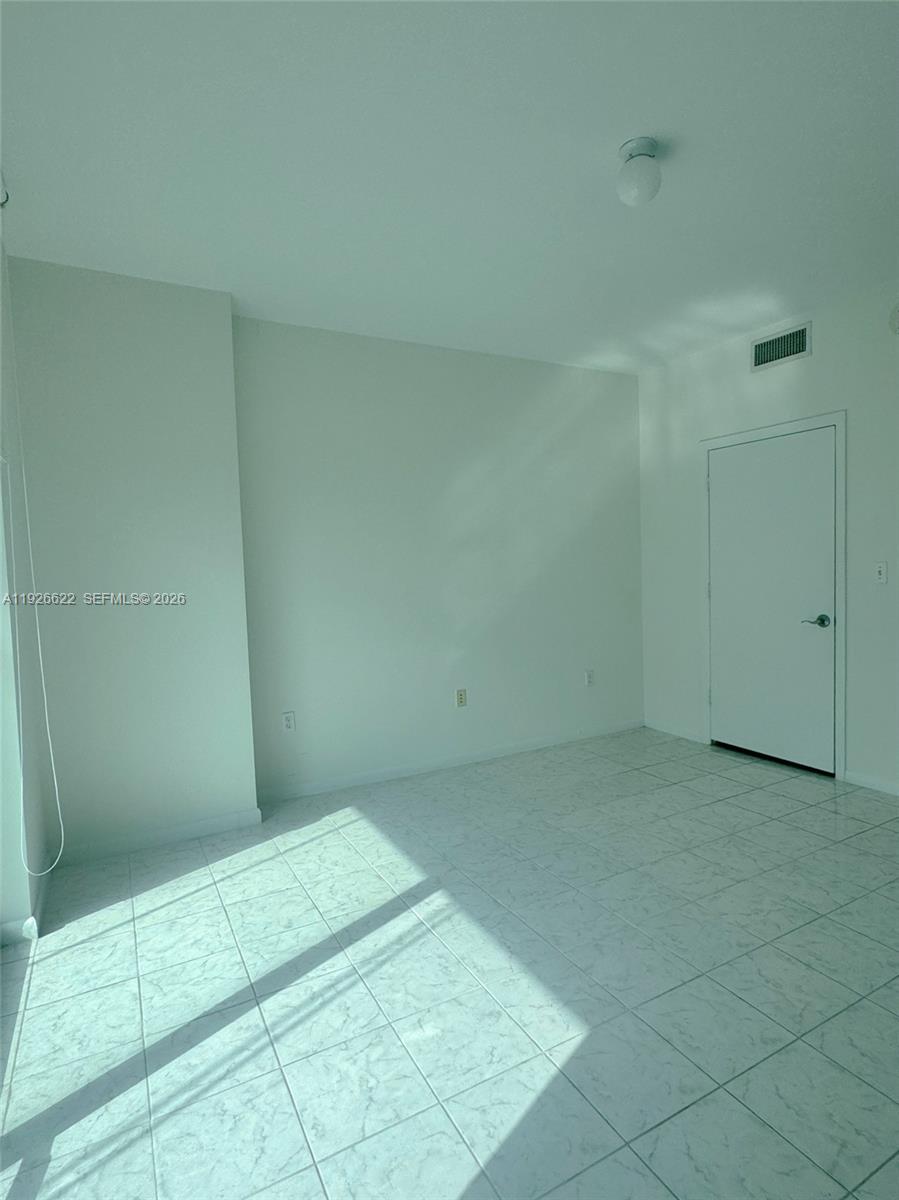 244 Biscayne Blvd #1405, Miami FL 33132