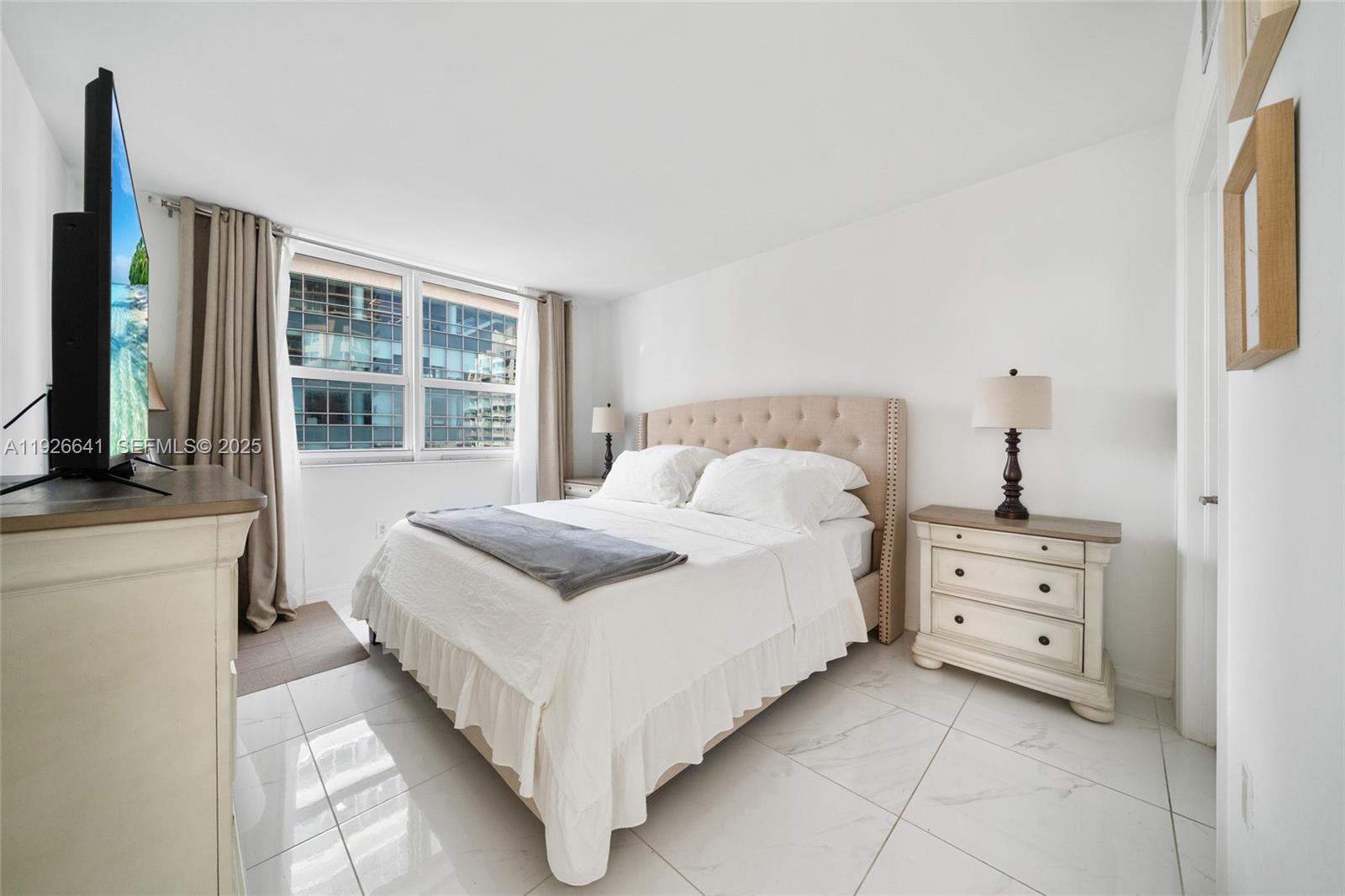 1155 Brickell Bay Dr #2501, Miami FL 33131