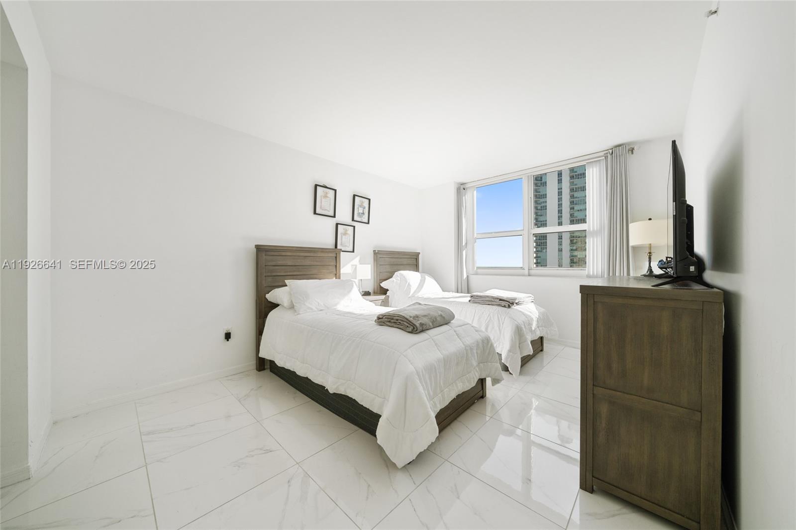 1155 Brickell Bay Dr #2501, Miami FL 33131