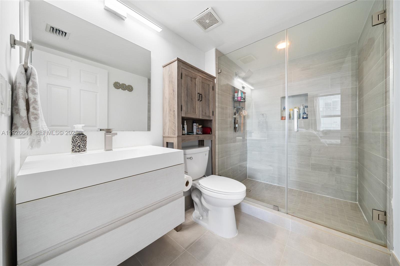 1155 Brickell Bay Dr #2501, Miami FL 33131