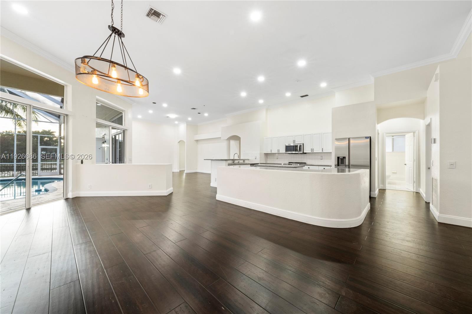 2893 Oakbrook Dr, Weston FL 33332