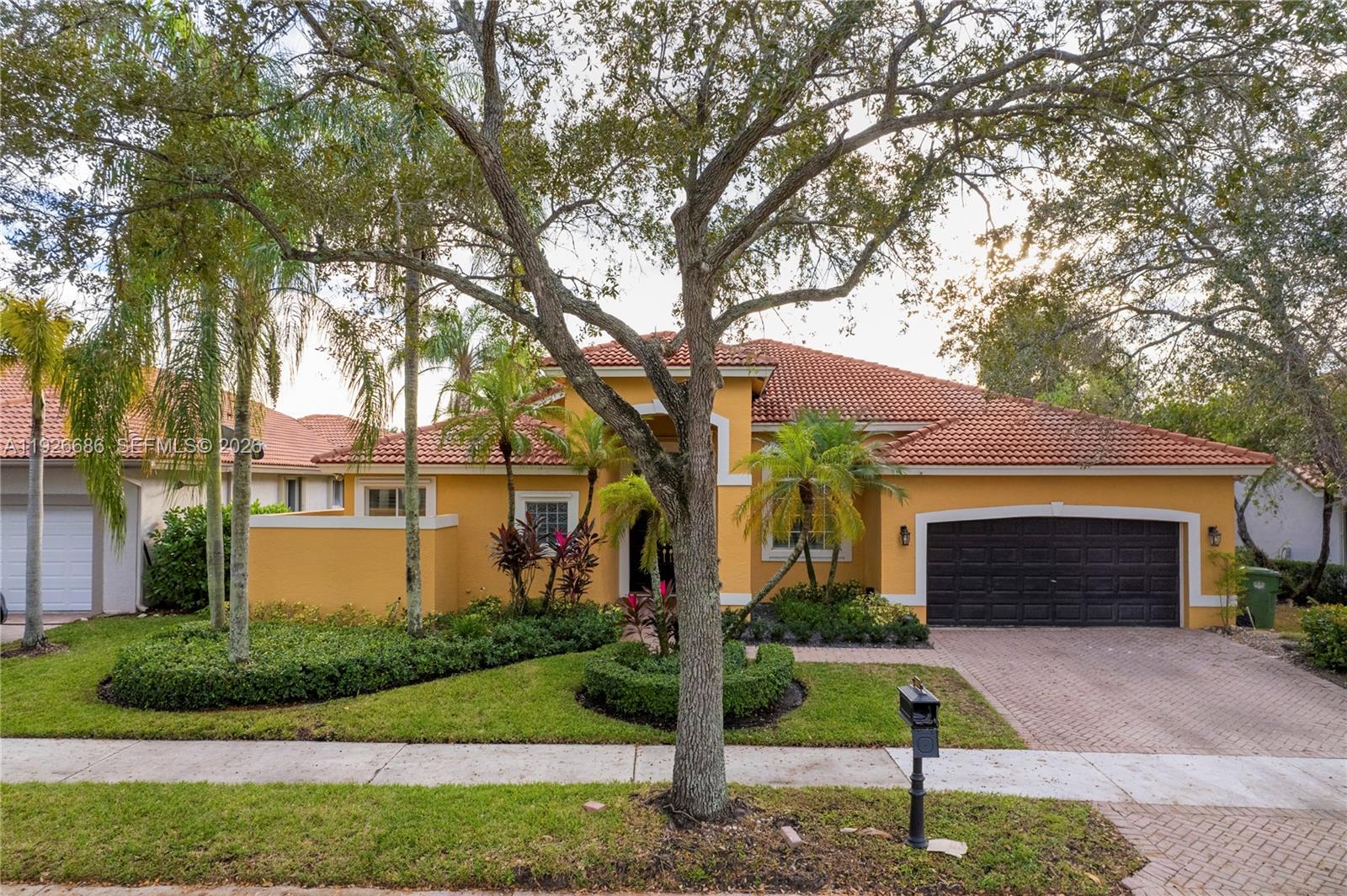 2893 Oakbrook Dr, Weston FL 33332