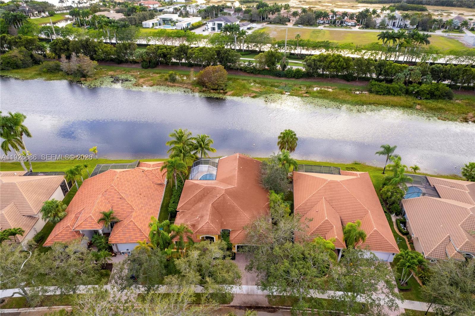 2893 Oakbrook Dr, Weston FL 33332