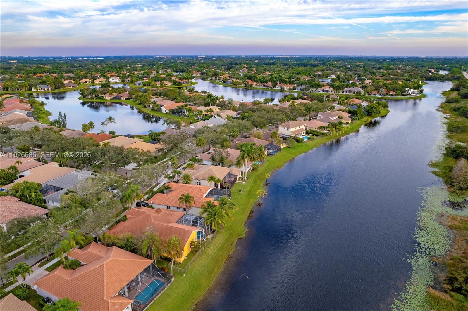 2893 Oakbrook Dr, Weston FL 33332