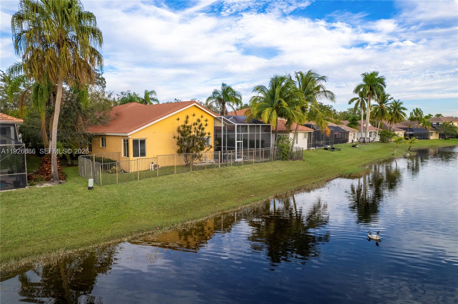 2893 Oakbrook Dr, Weston FL 33332