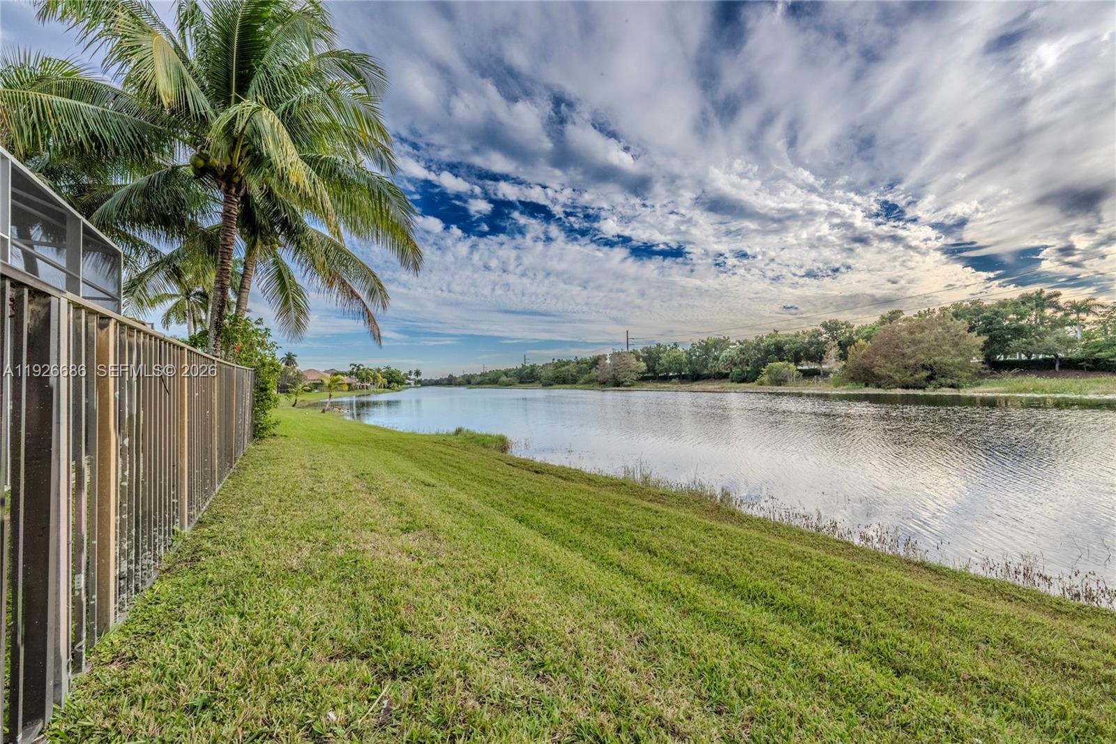2893 Oakbrook Dr, Weston FL 33332