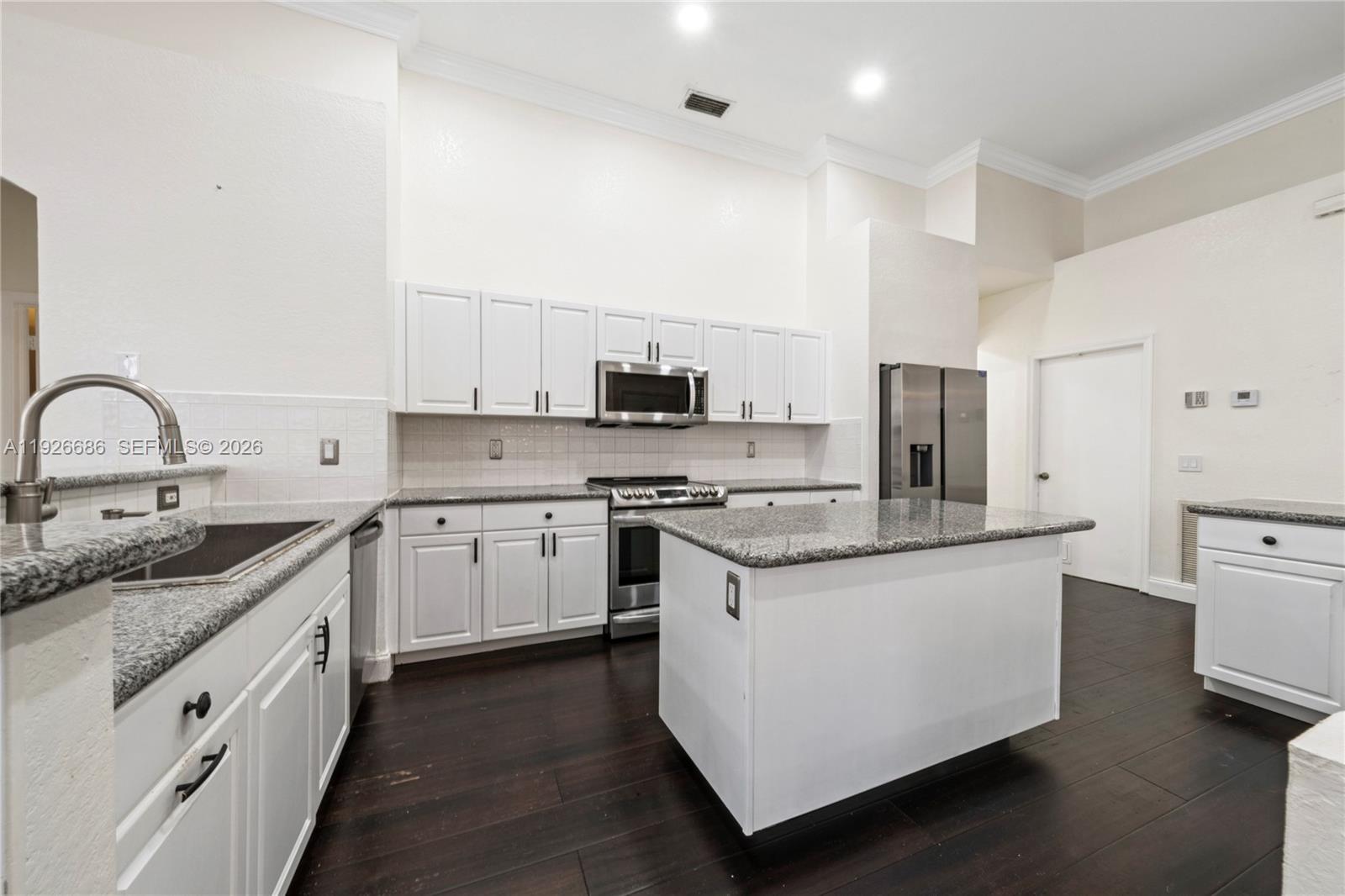 2893 Oakbrook Dr, Weston FL 33332