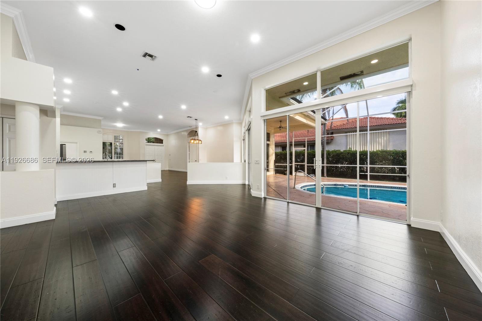 2893 Oakbrook Dr, Weston FL 33332