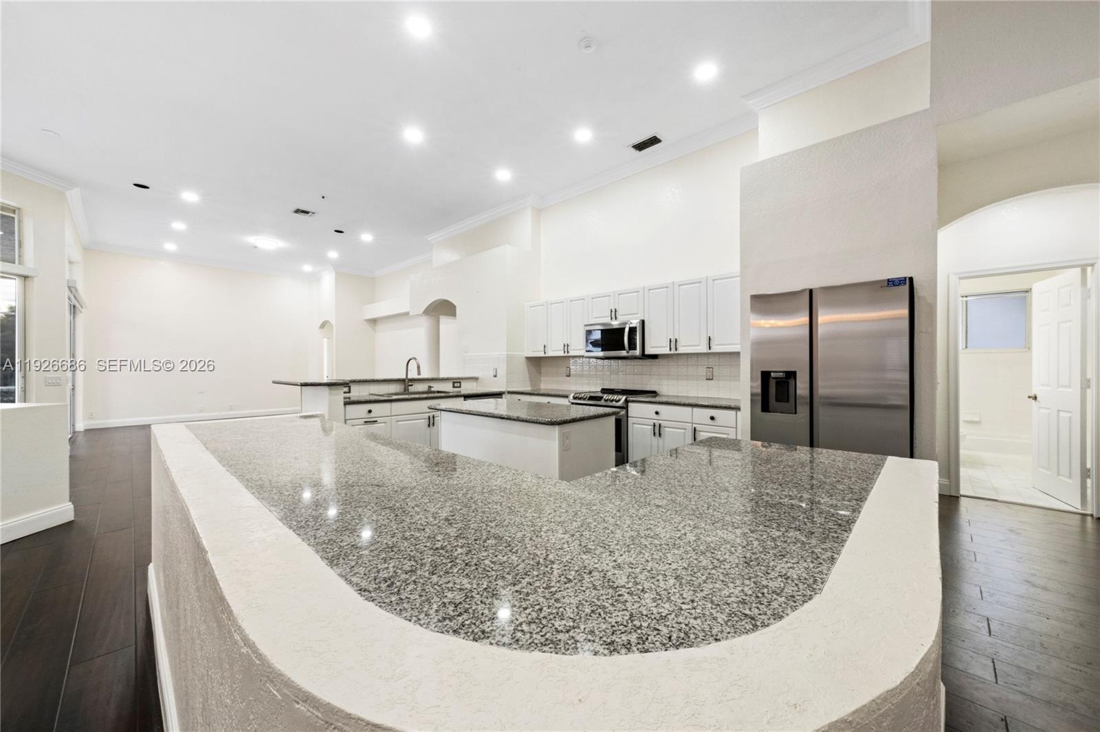 2893 Oakbrook Dr, Weston FL 33332