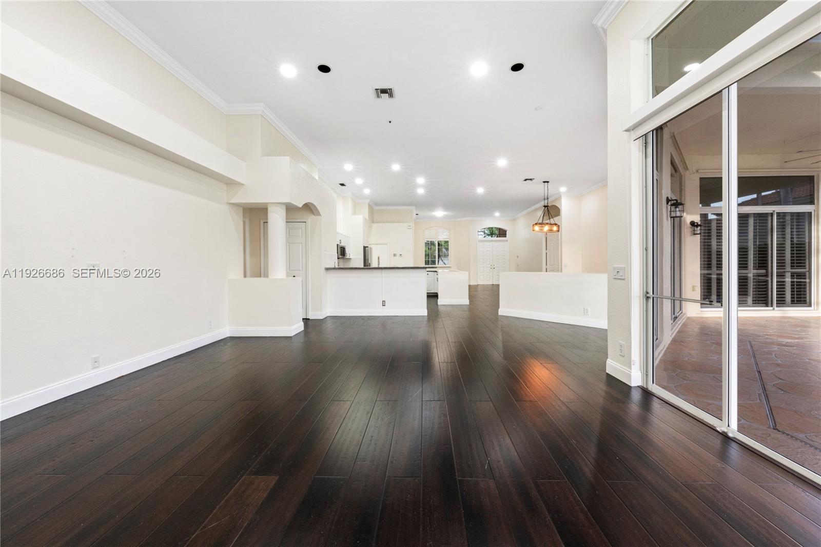 2893 Oakbrook Dr, Weston FL 33332