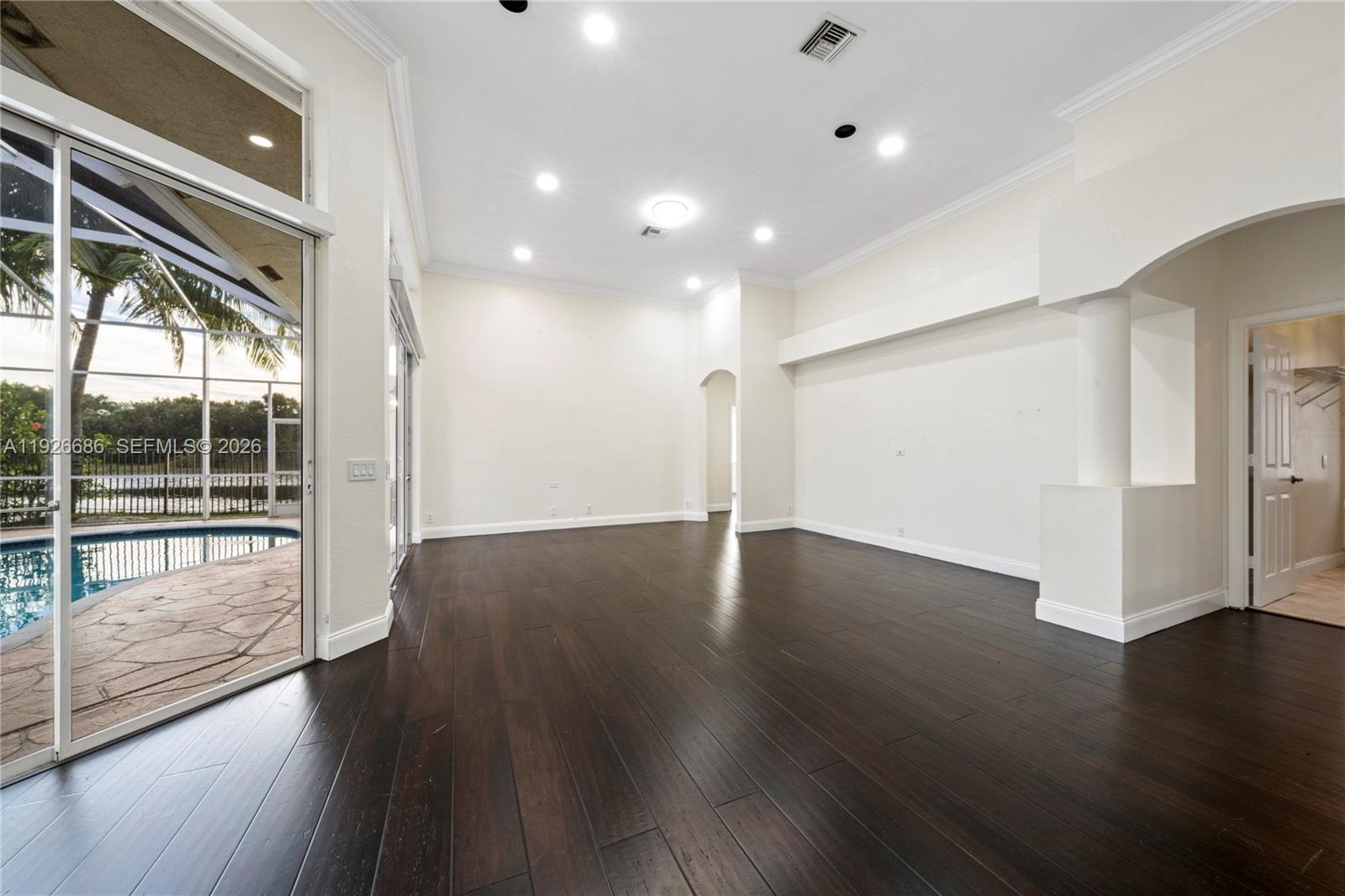 2893 Oakbrook Dr, Weston FL 33332