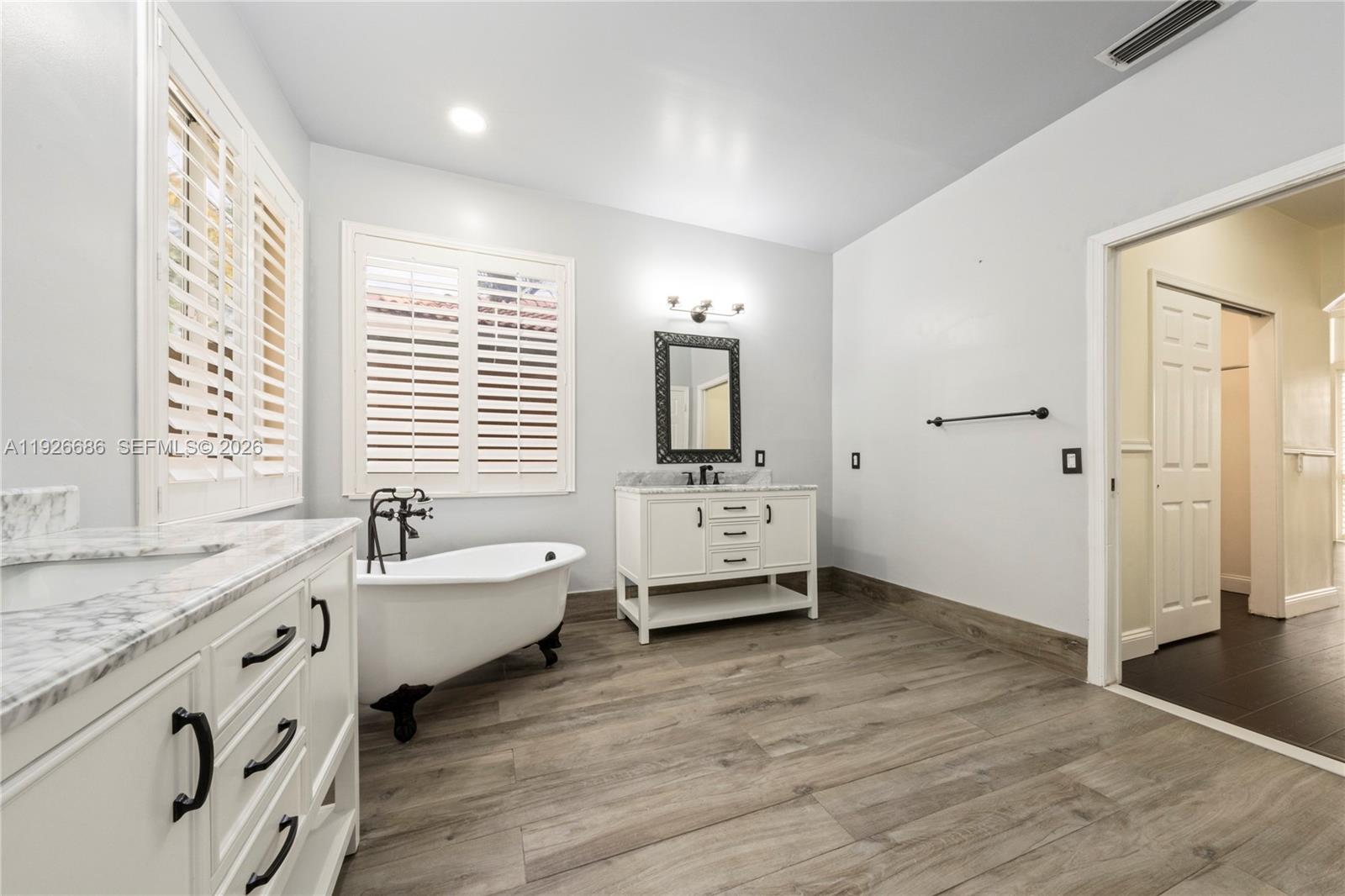 2893 Oakbrook Dr, Weston FL 33332