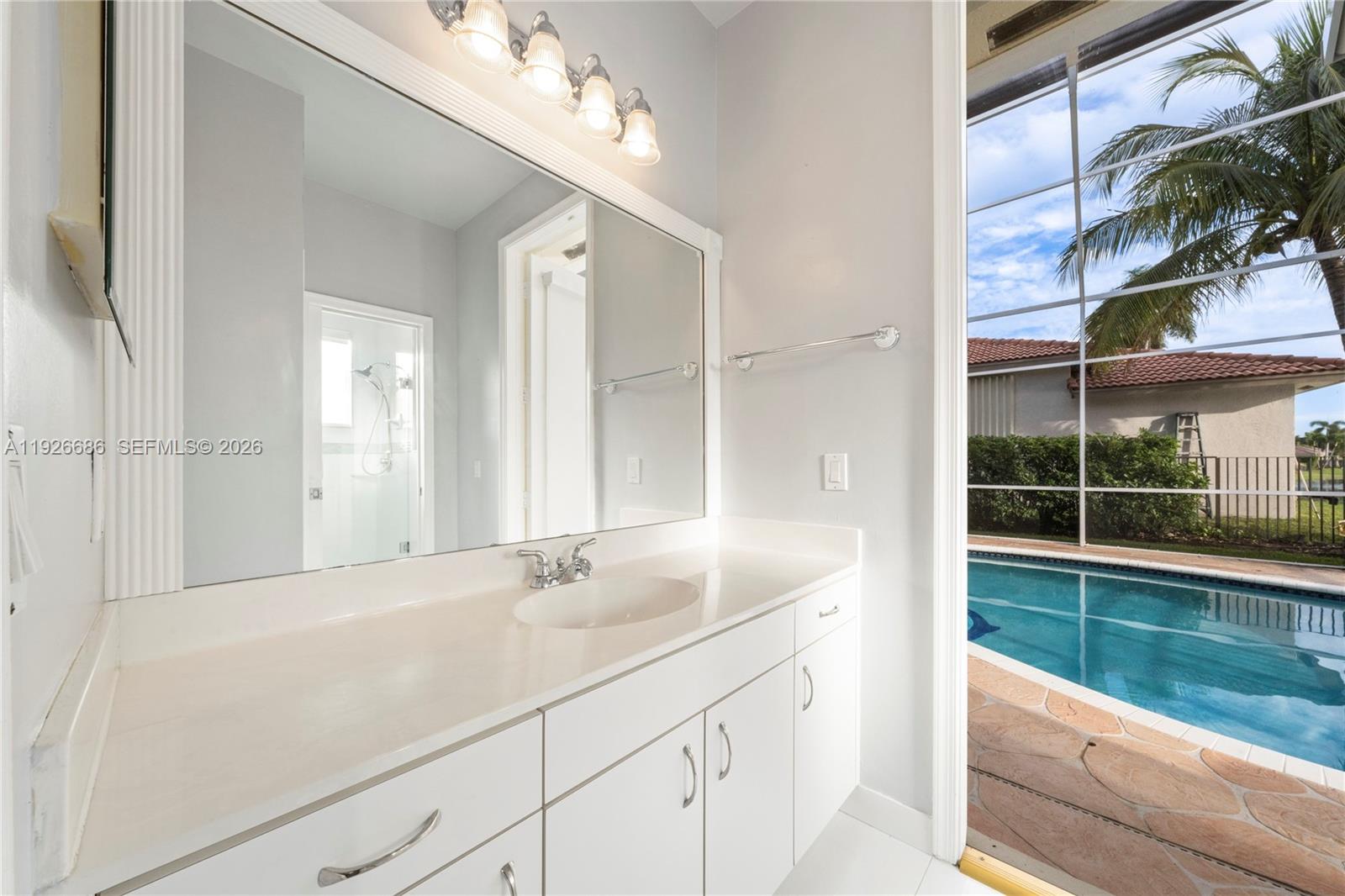 2893 Oakbrook Dr, Weston FL 33332