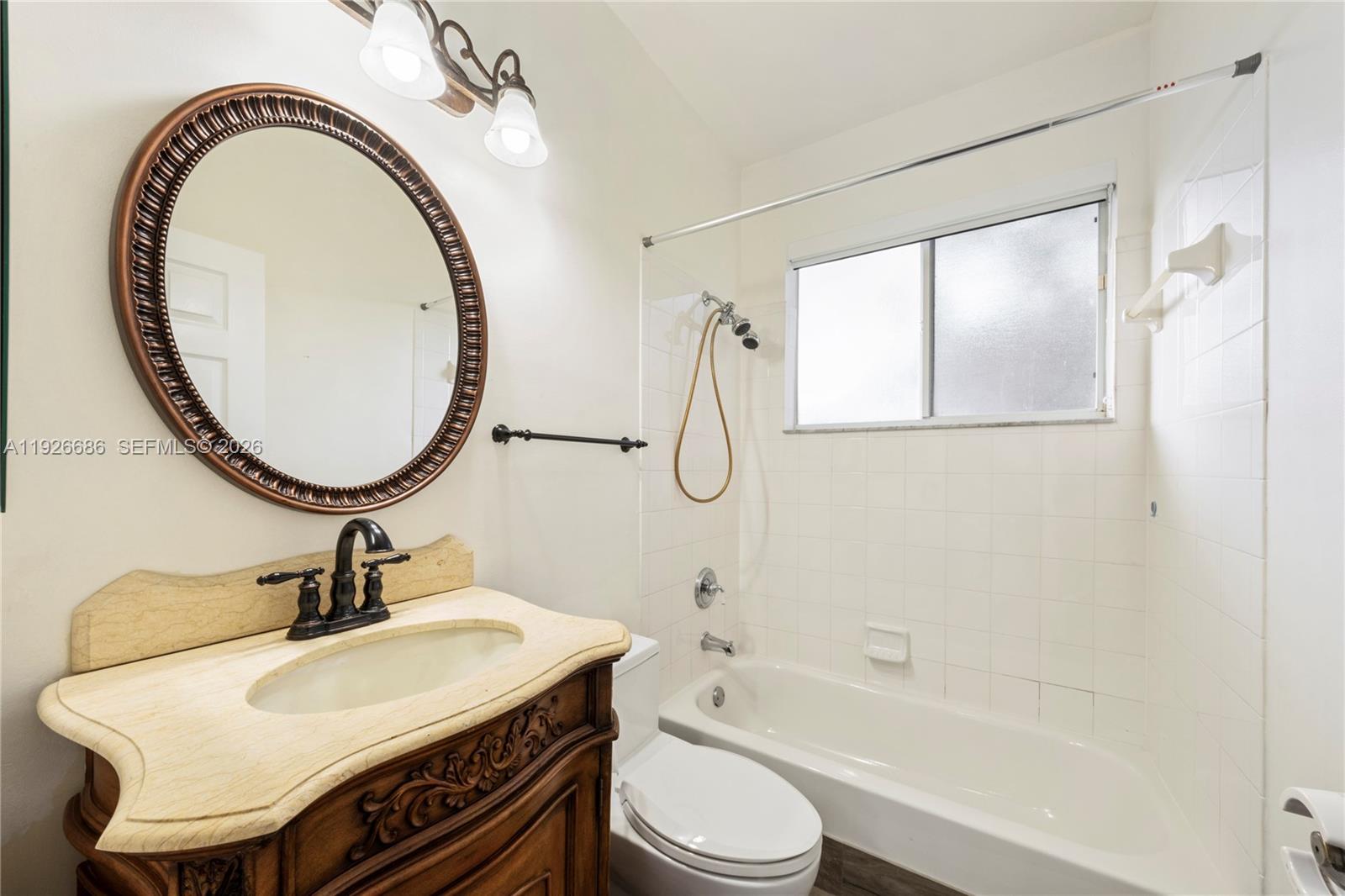 2893 Oakbrook Dr, Weston FL 33332