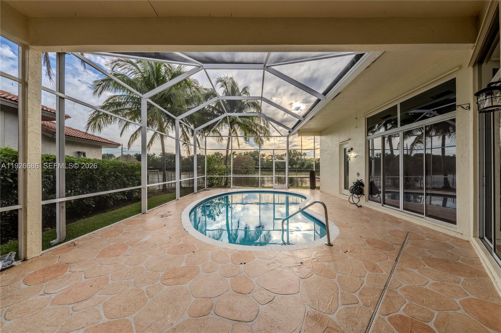 2893 Oakbrook Dr, Weston FL 33332