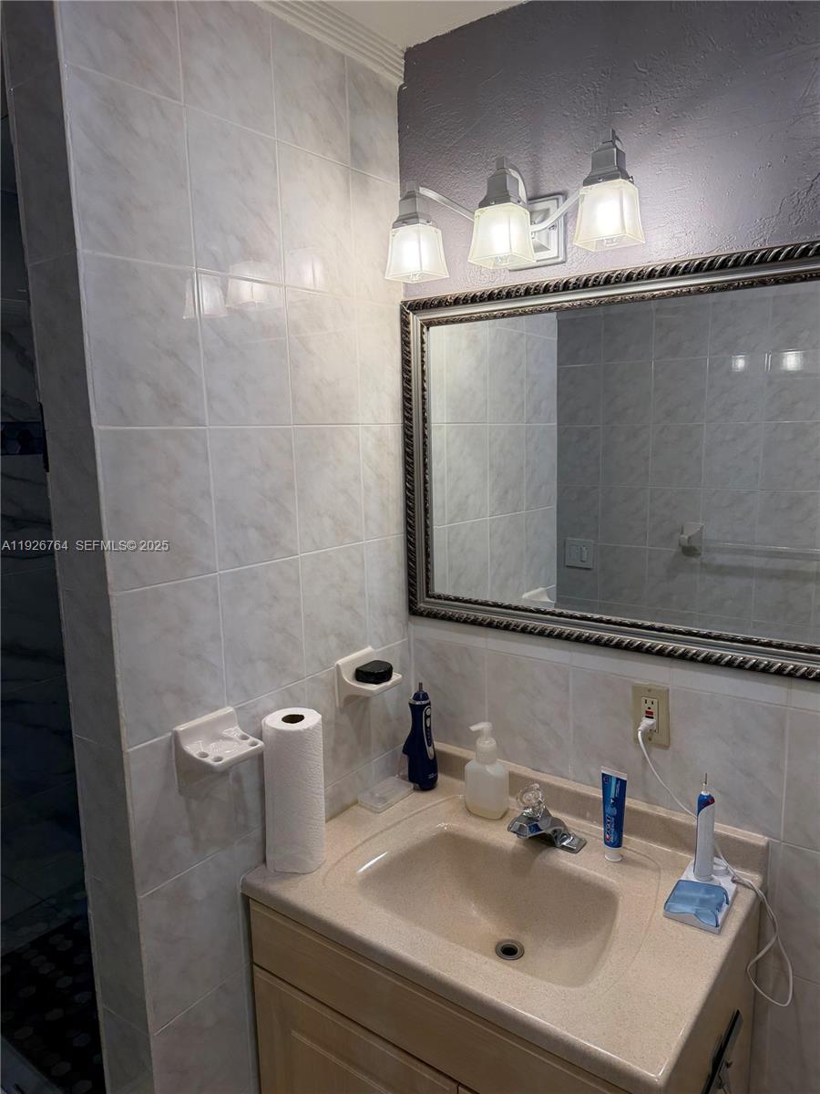 2926 NW 191st Ln, Miami Gardens FL 33056