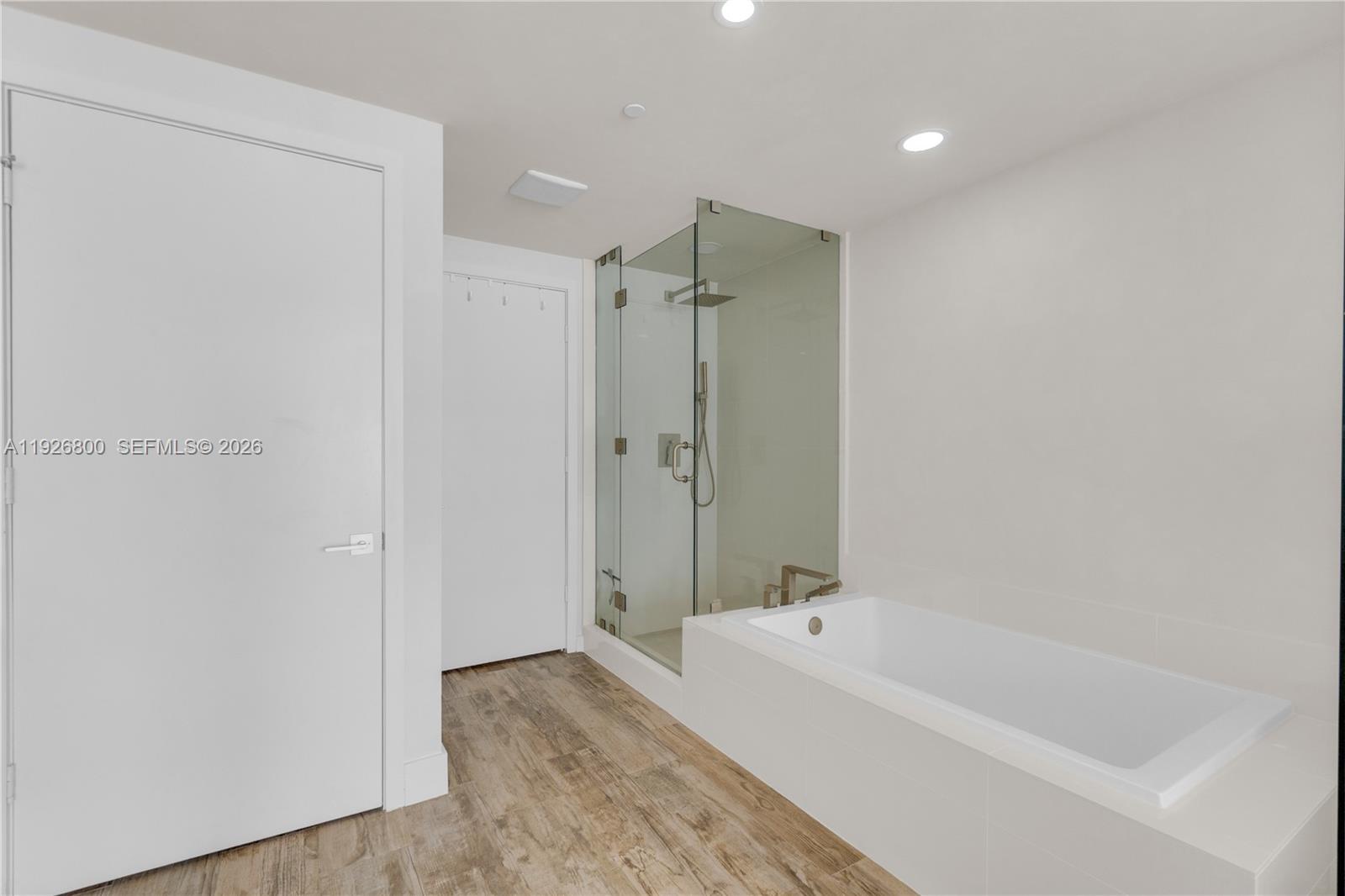 650 NE 32nd St #2901, Miami FL 33137