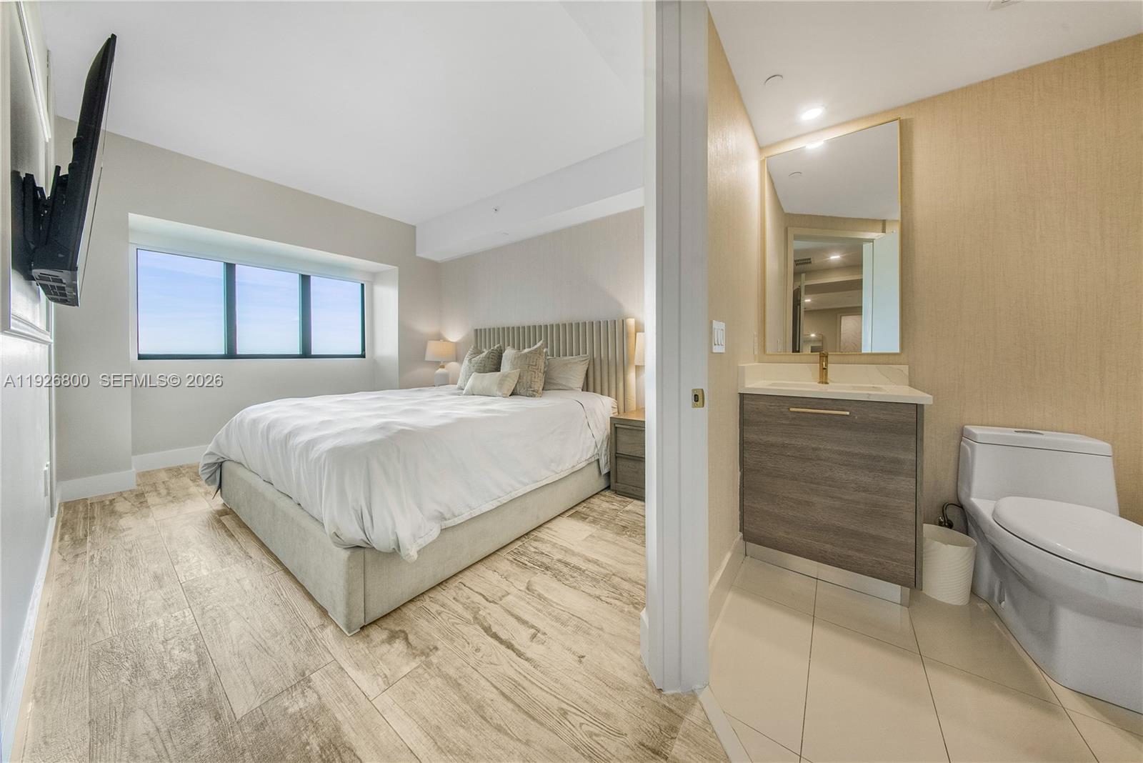 650 NE 32nd St #2901, Miami FL 33137