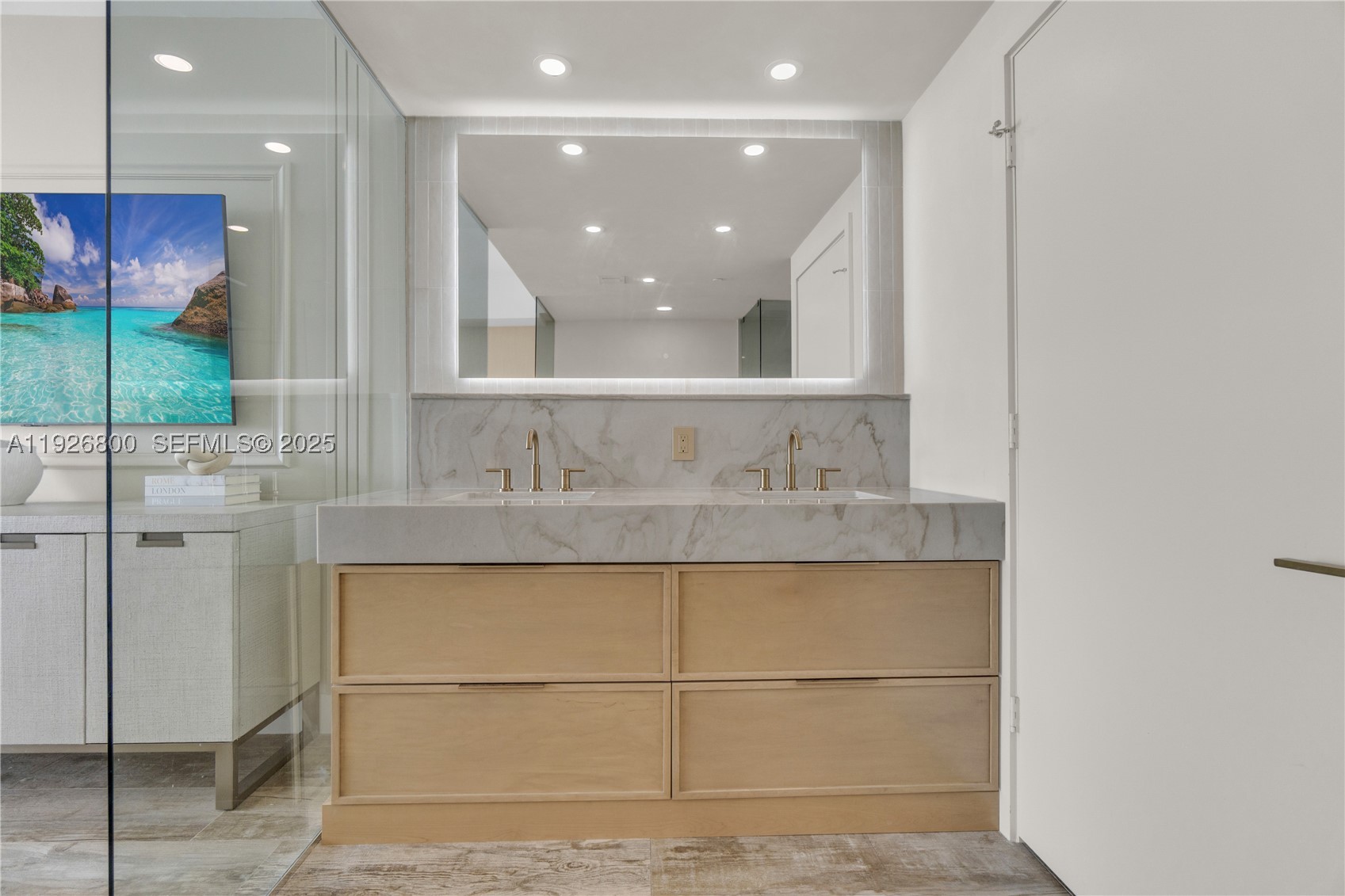 650 NE 32nd St #2901, Miami FL 33137