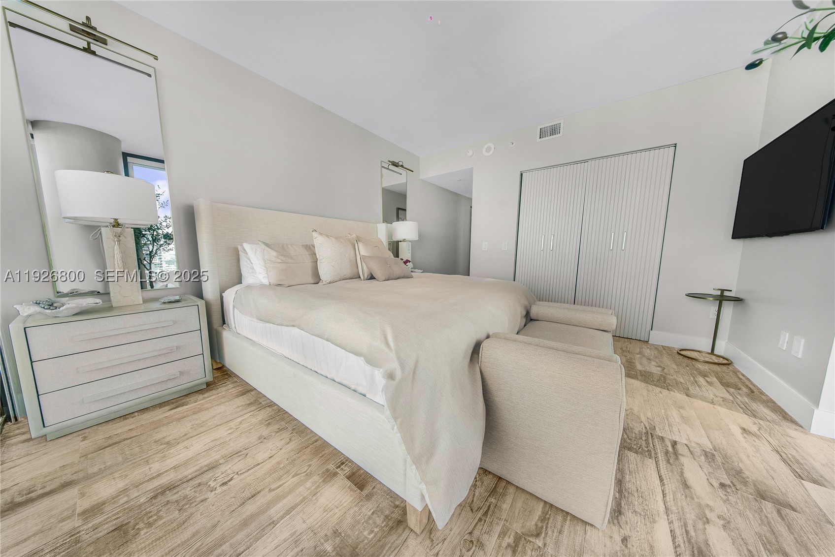 650 NE 32nd St #2901, Miami FL 33137