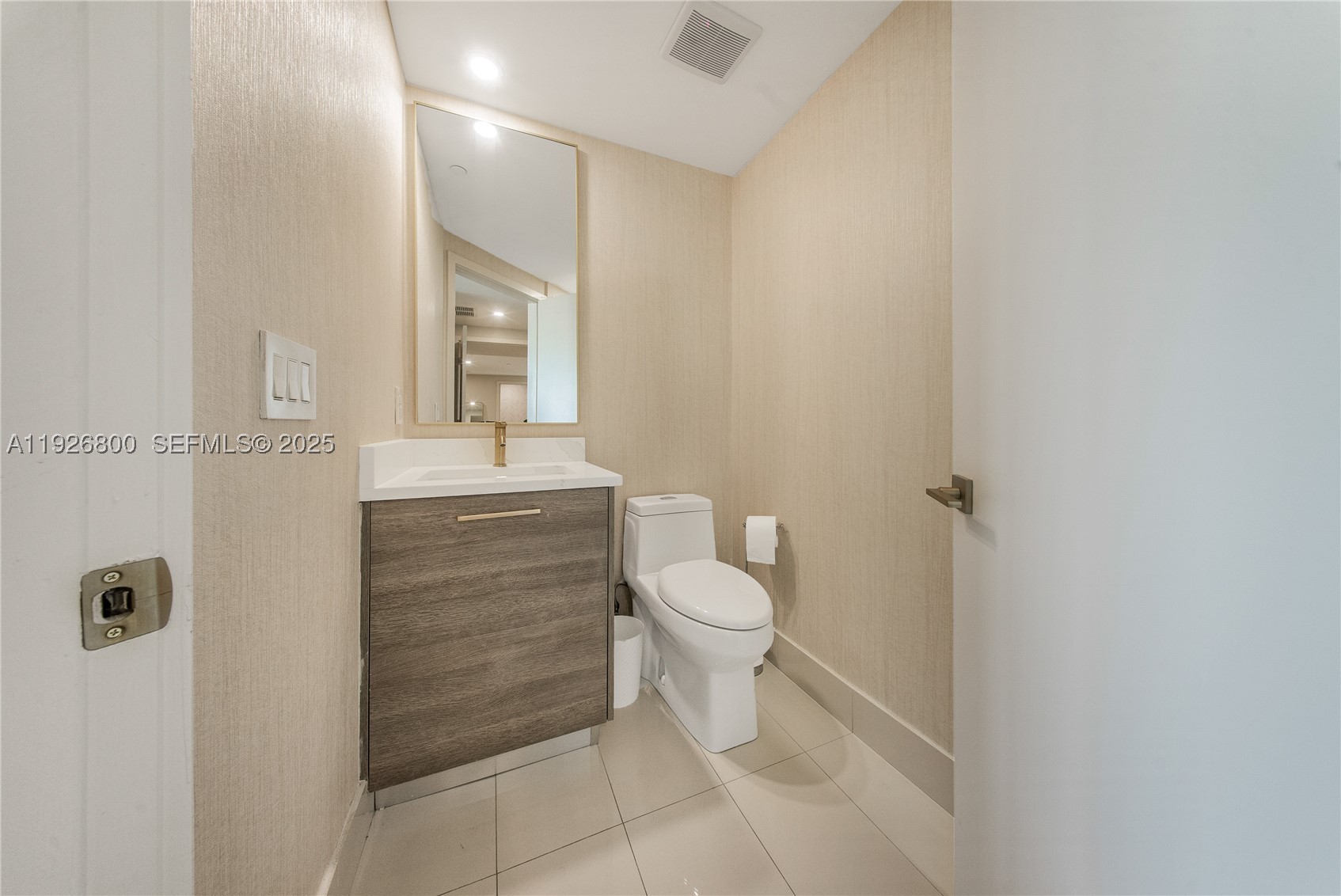 650 NE 32nd St #2901, Miami FL 33137