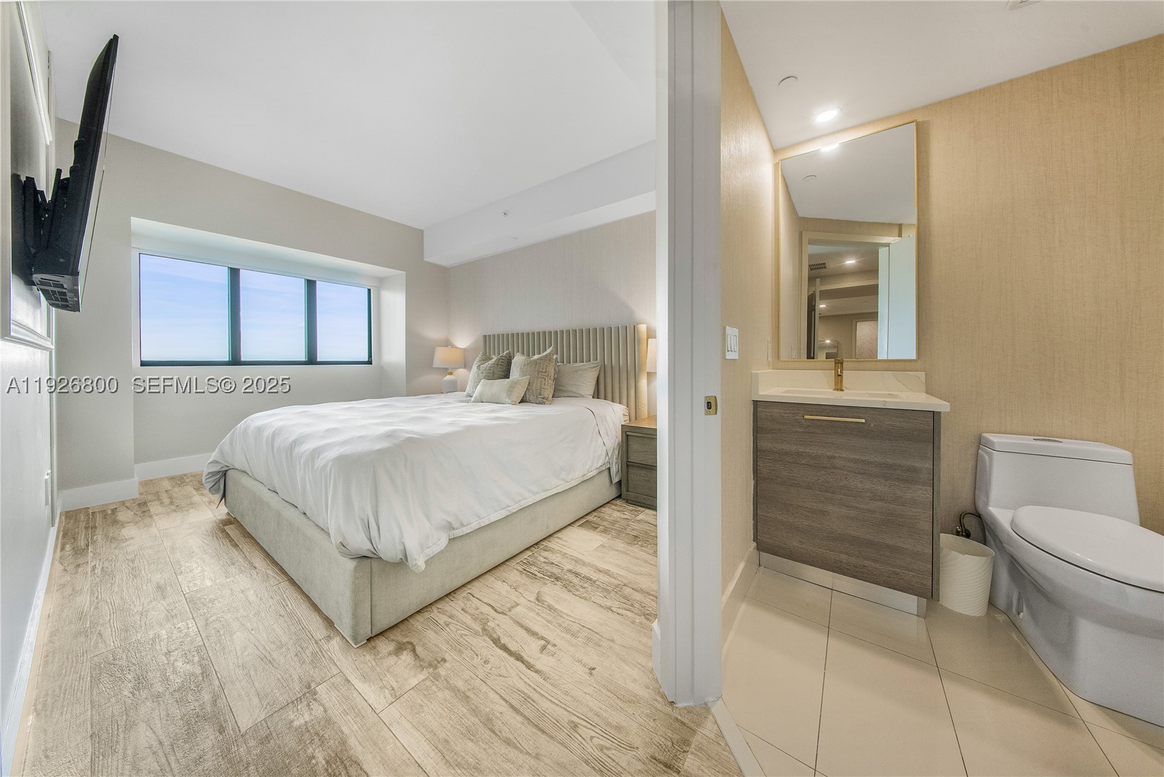 650 NE 32nd St #2901, Miami FL 33137