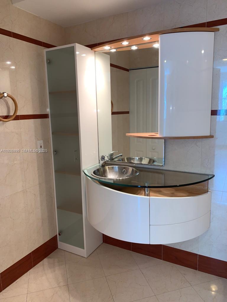 110 Washington Ave #1405, Miami Beach FL 33139