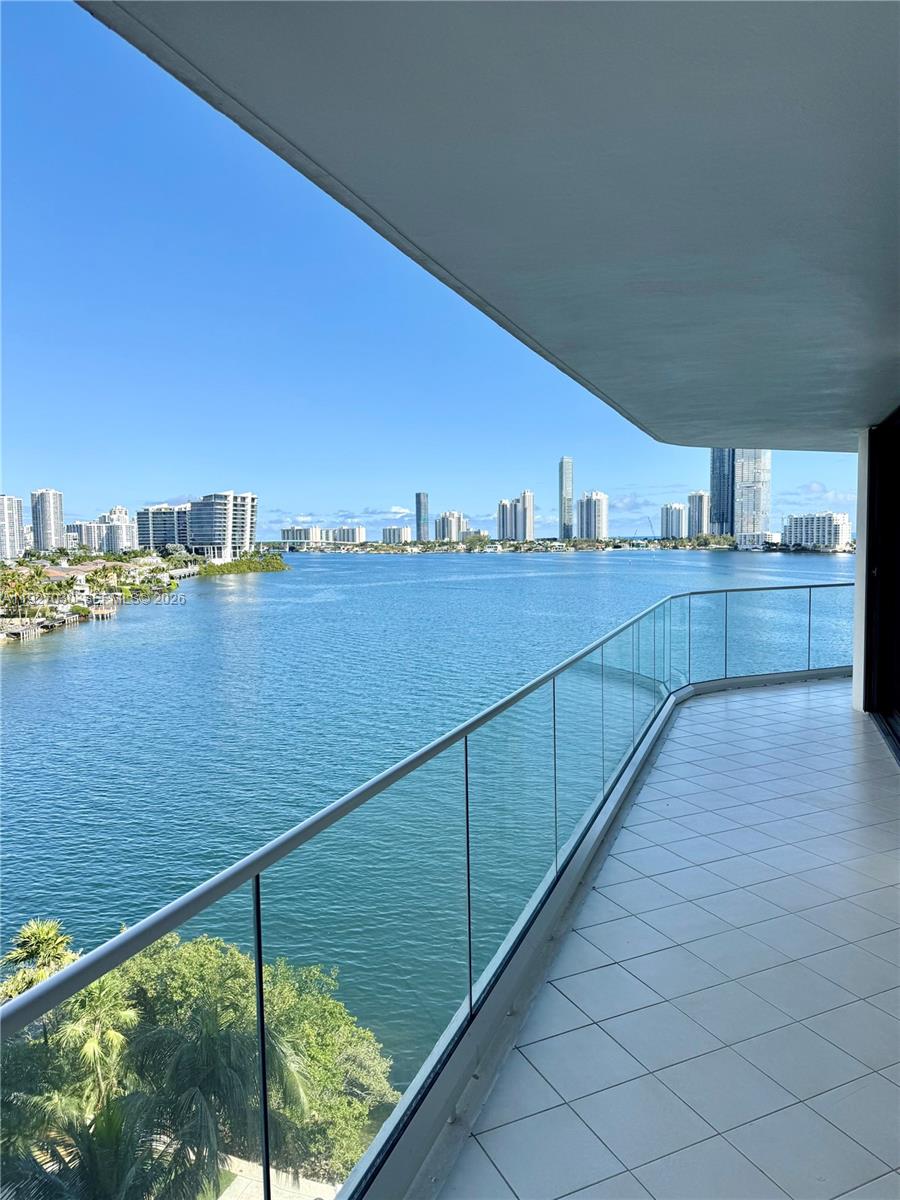 2800 Island Blvd #706, Aventura FL 33160