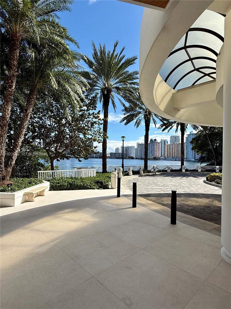 2800 Island Blvd #706, Aventura FL 33160
