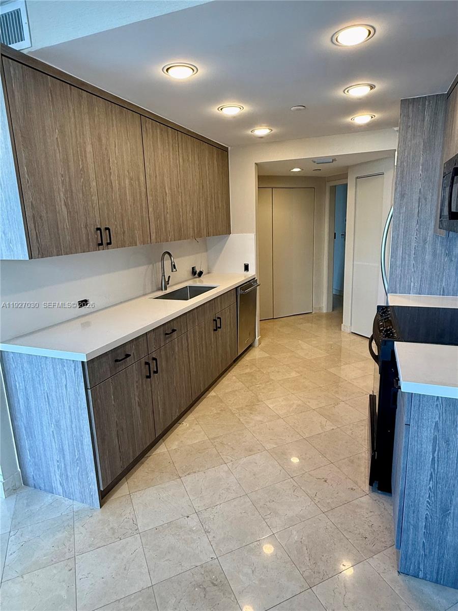2800 Island Blvd #706, Aventura FL 33160