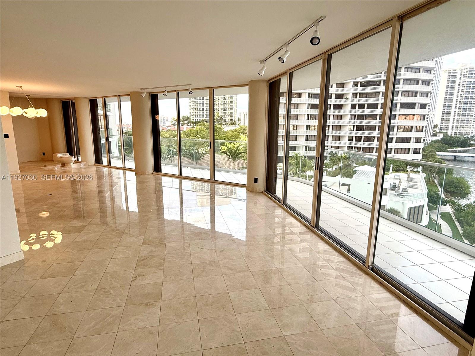 2800 Island Blvd #706, Aventura FL 33160