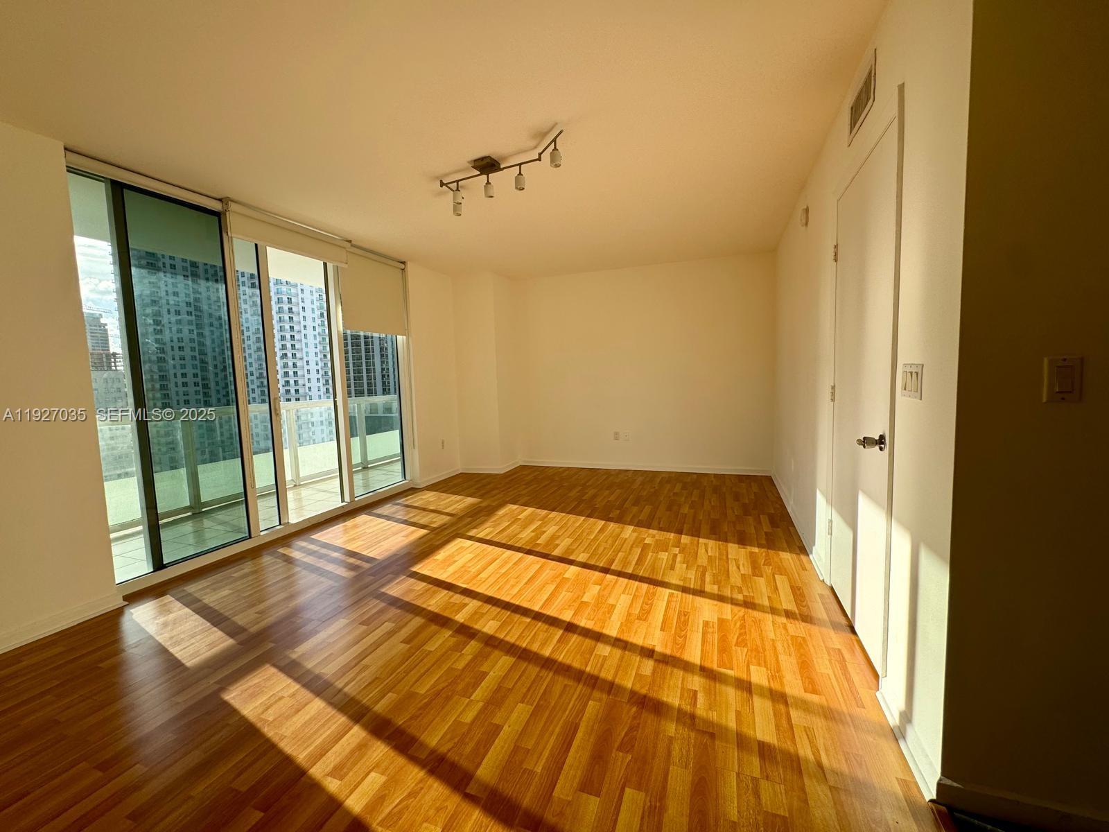50 BISCAYNE BLVD #1703, Miami FL 33132