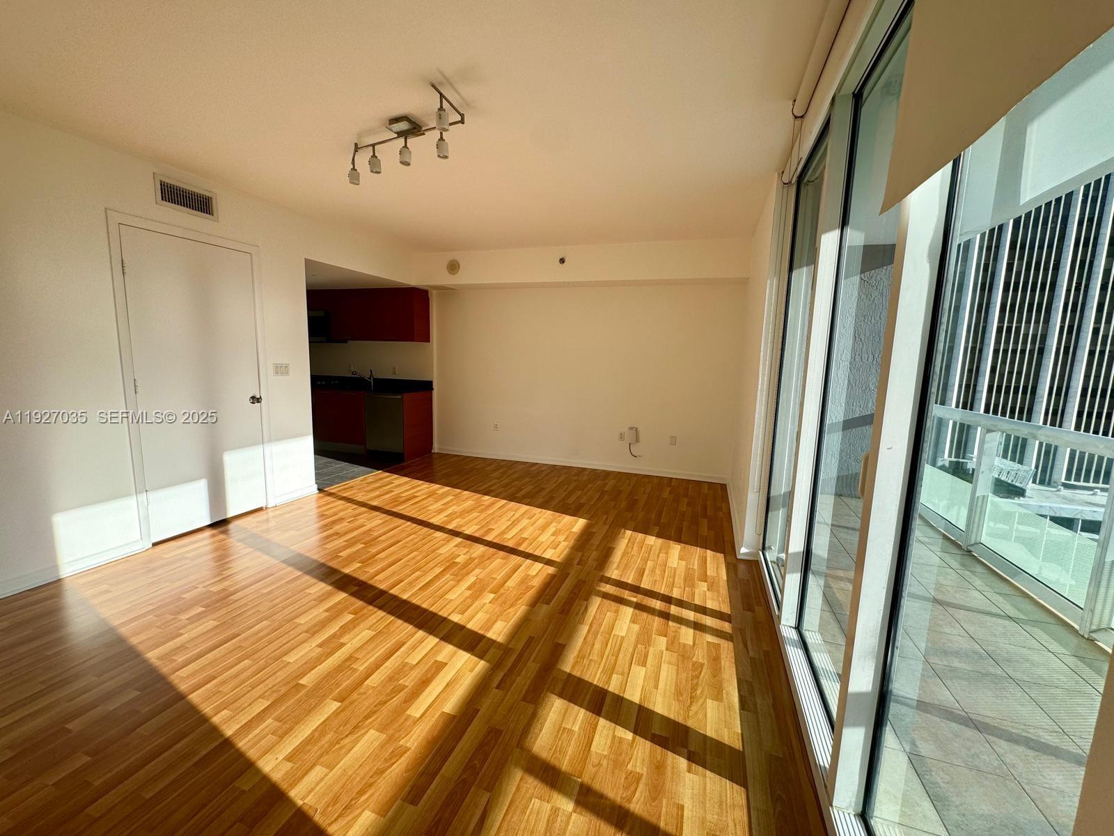 50 BISCAYNE BLVD #1703, Miami FL 33132