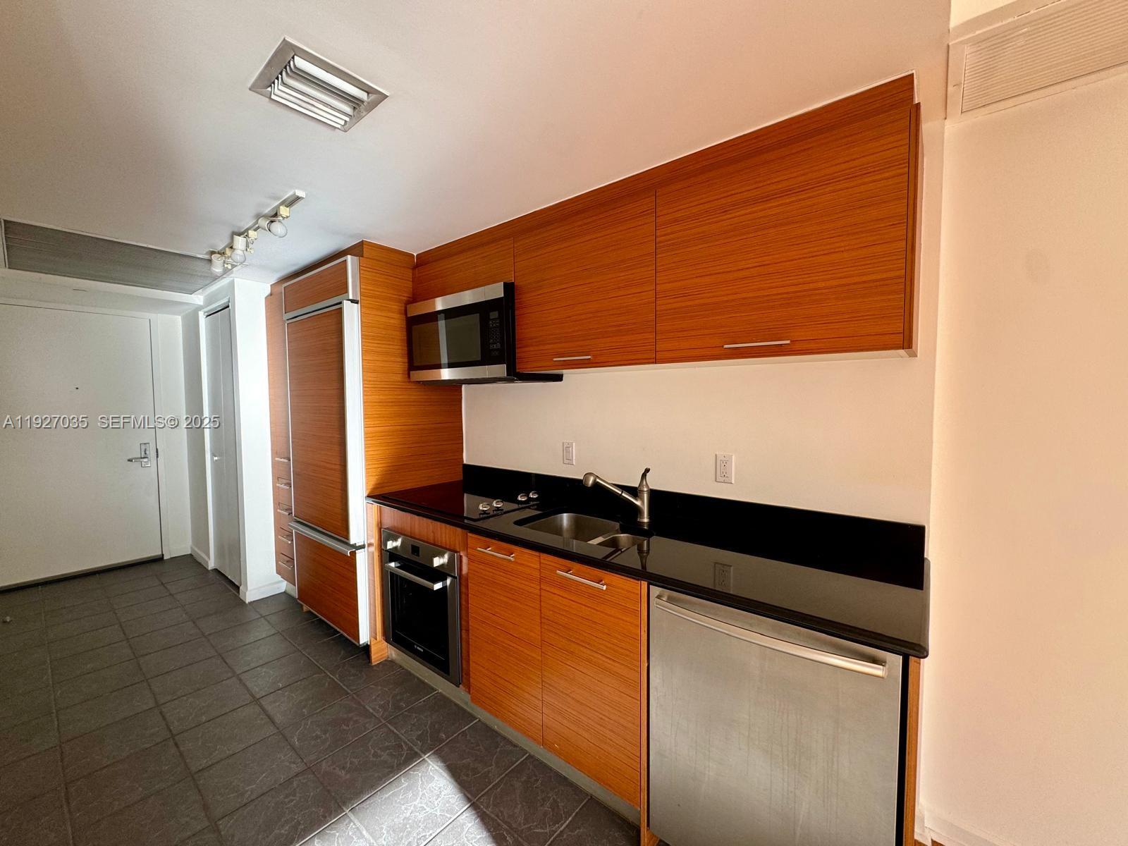 50 BISCAYNE BLVD #1703, Miami FL 33132