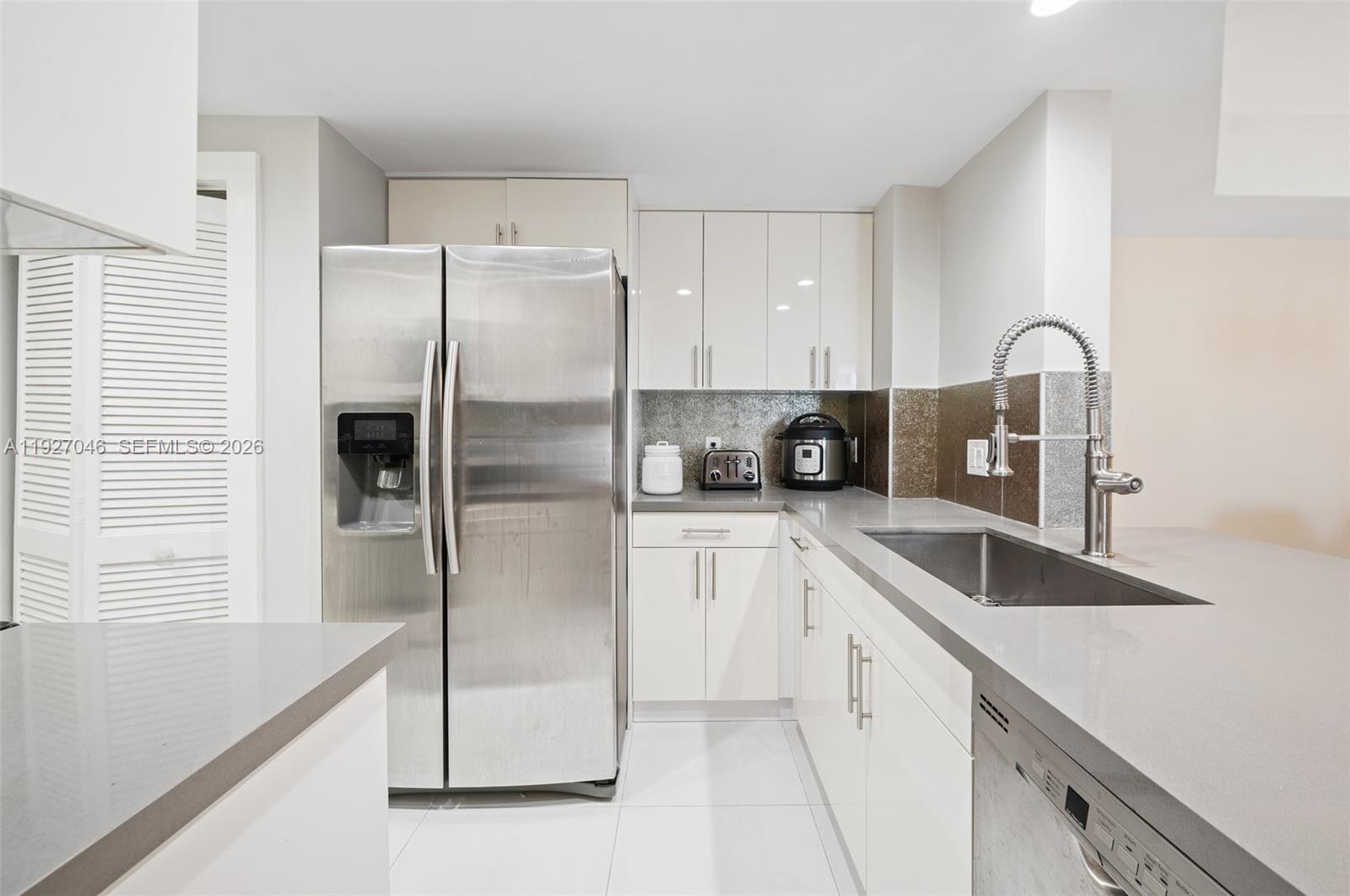 701 Brickell Key Blvd #1605, Miami FL 33131