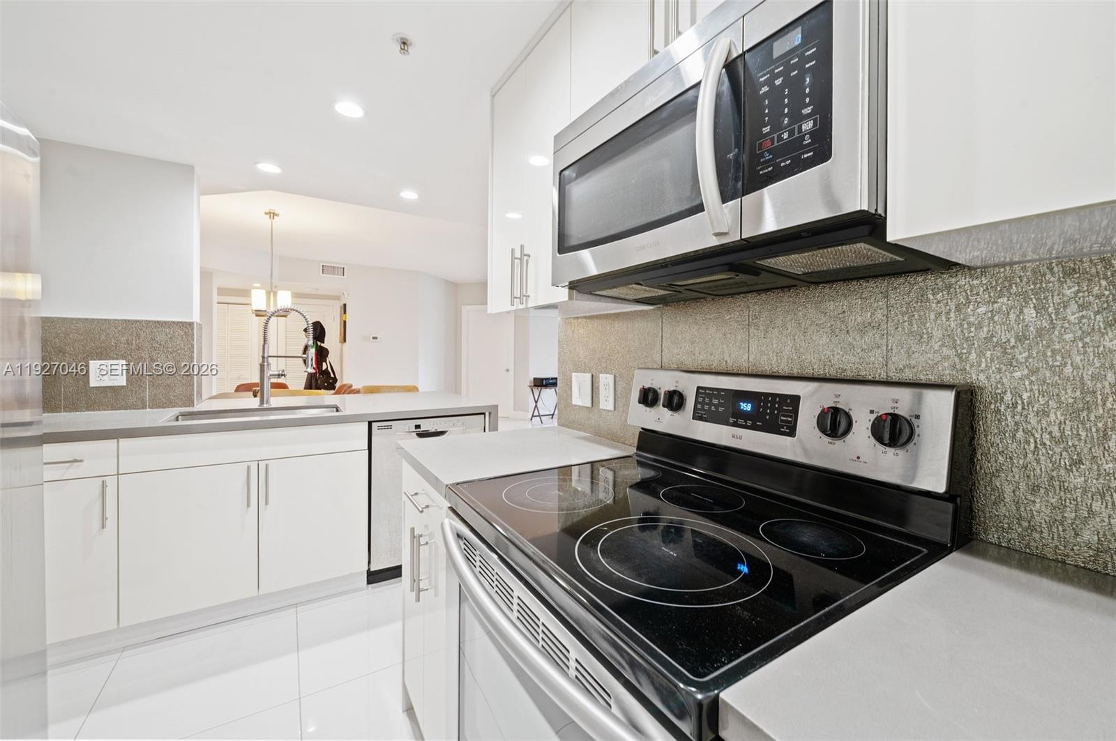 701 Brickell Key Blvd #1605, Miami FL 33131
