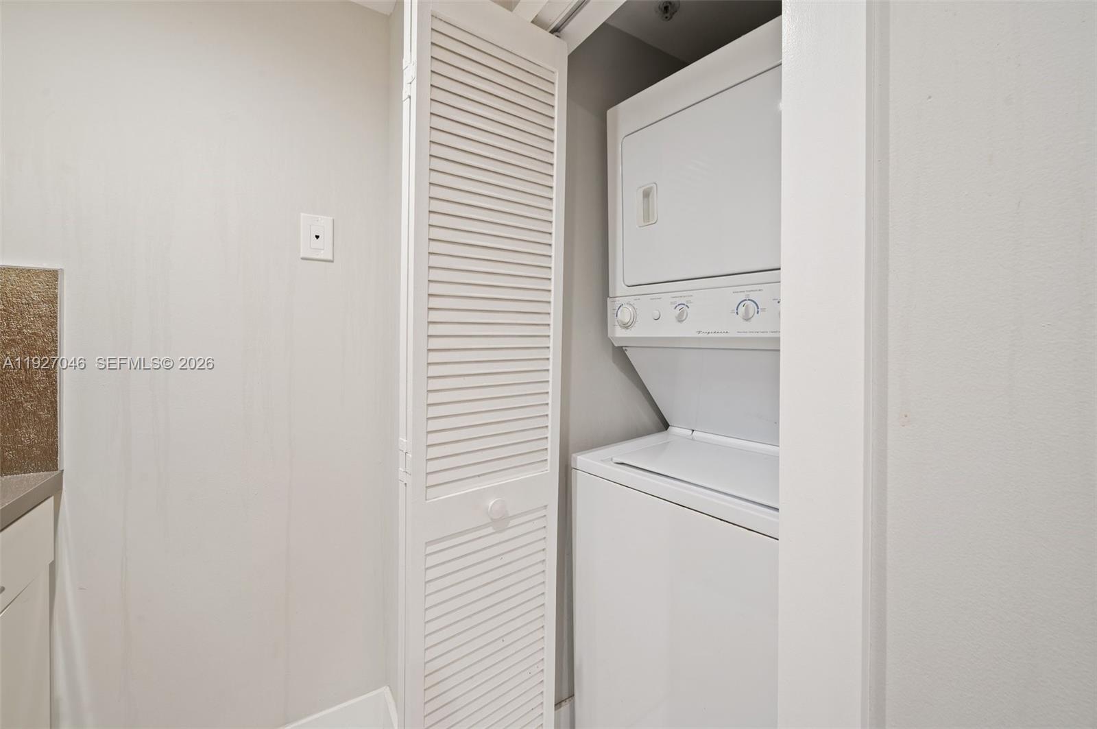 701 Brickell Key Blvd #1605, Miami FL 33131