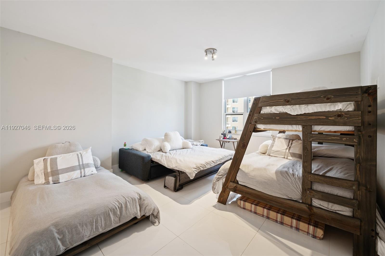 701 Brickell Key Blvd #1605, Miami FL 33131