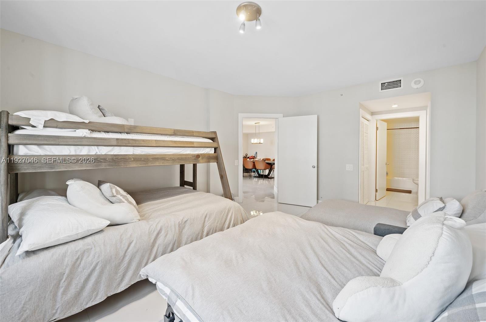 701 Brickell Key Blvd #1605, Miami FL 33131