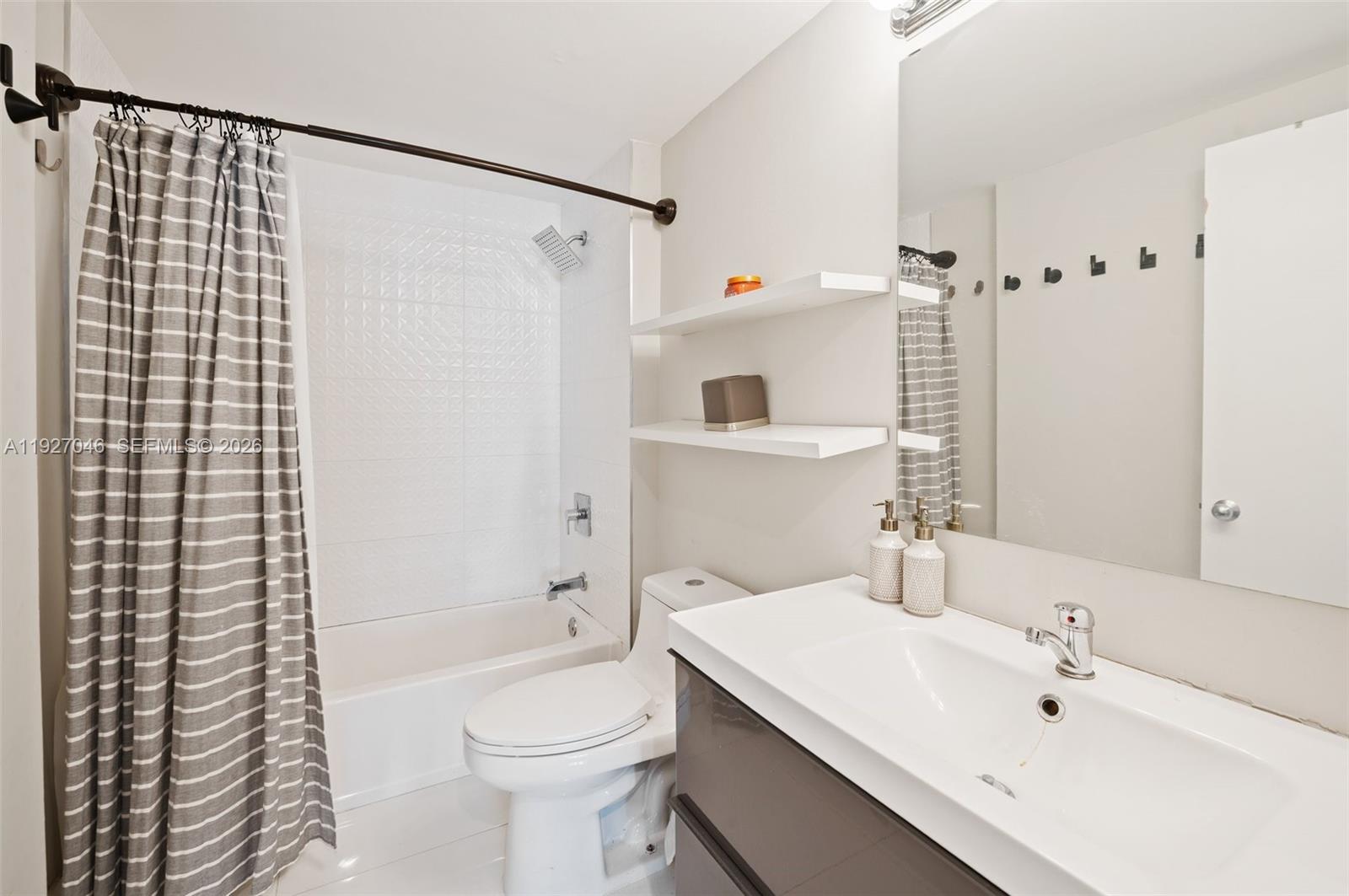 701 Brickell Key Blvd #1605, Miami FL 33131