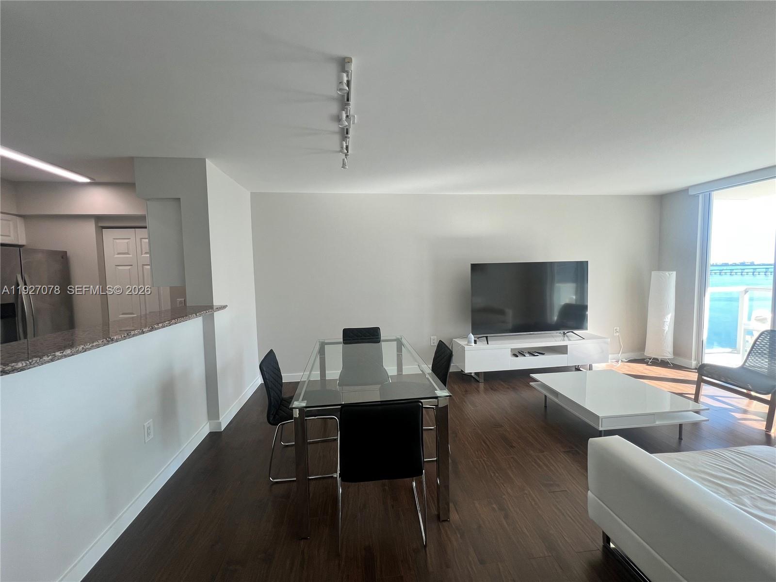 1155 Brickell Bay Dr #1607, Miami FL 33131