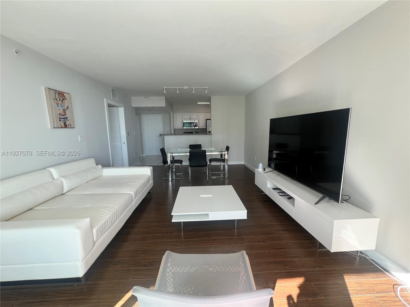 1155 Brickell Bay Dr #1607, Miami FL 33131