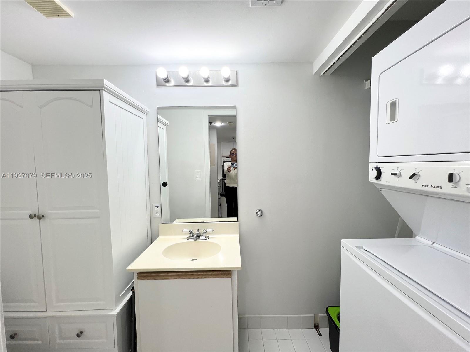 540 Brickell Key Dr #214, Miami FL 33131