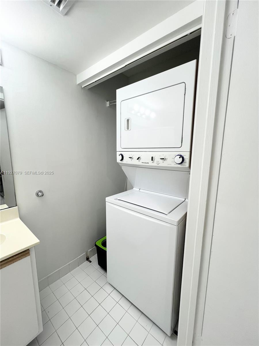 540 Brickell Key Dr #214, Miami FL 33131