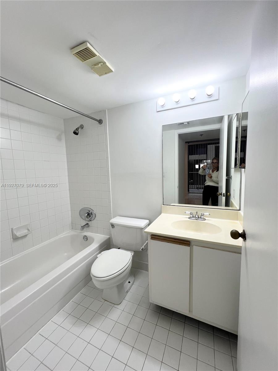 540 Brickell Key Dr #214, Miami FL 33131