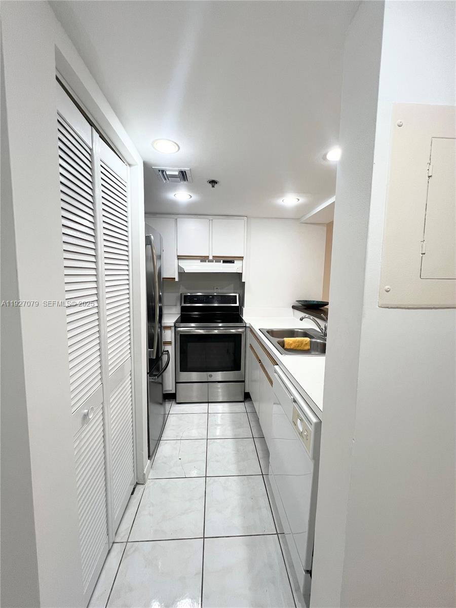 540 Brickell Key Dr #214, Miami FL 33131