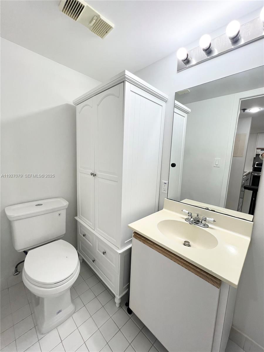 540 Brickell Key Dr #214, Miami FL 33131