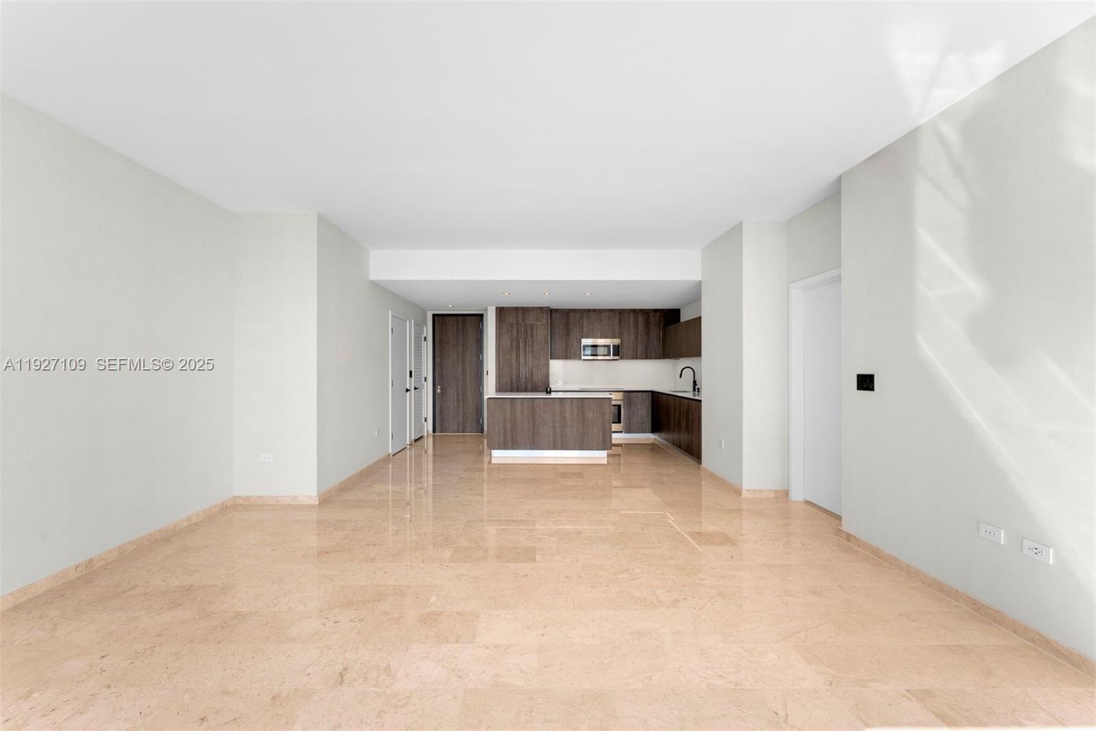 88 SW 7th St #3907, Miami FL 33130